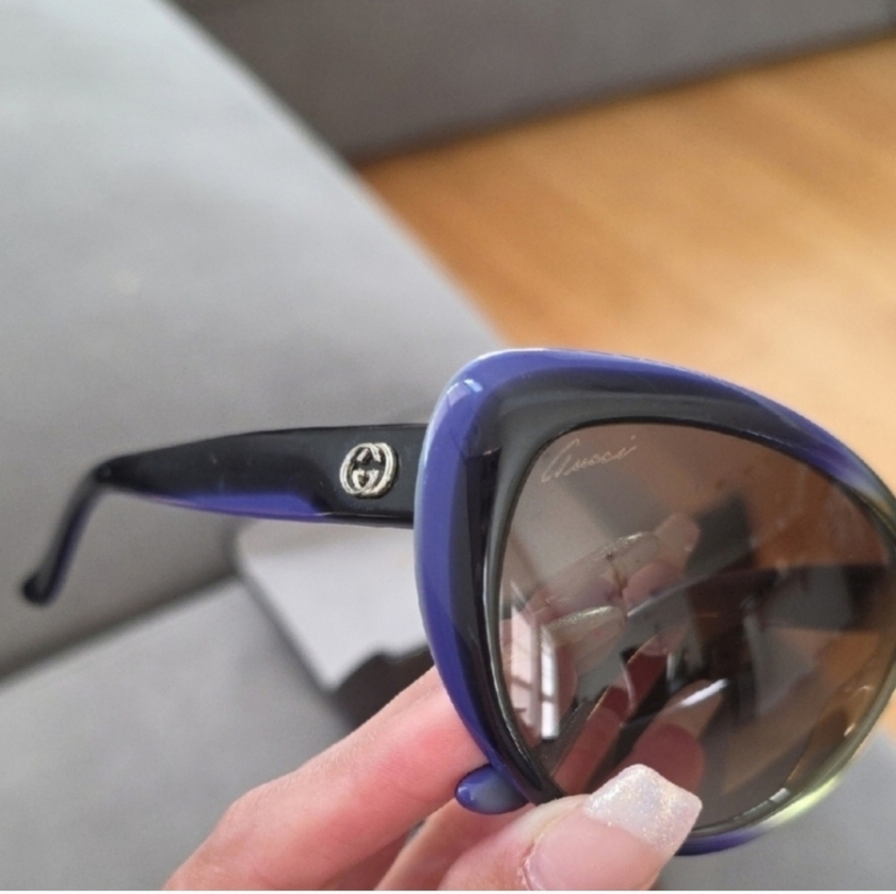 Gucci Women's Black and Purple Sunglasses - Picture 4 of 4